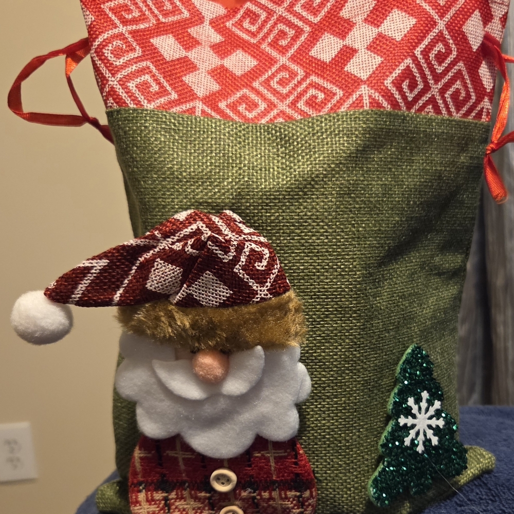 "WELCOME" Baby HOLIDAY gift bag.  Includes